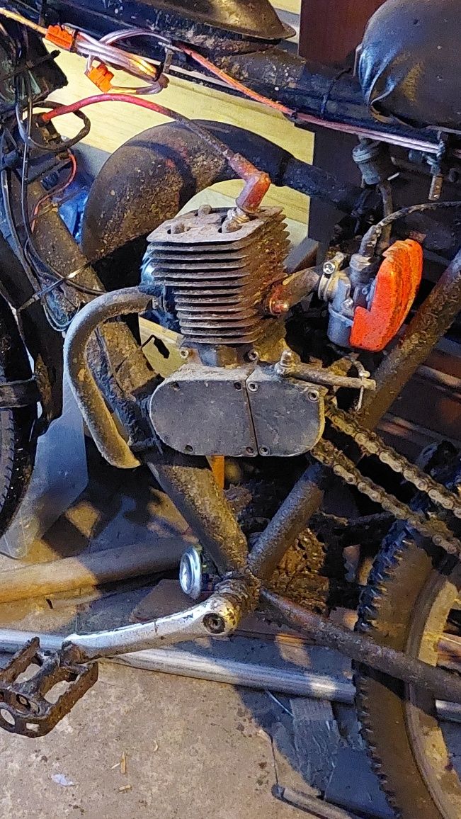 Rower z silnikiem 100cc.  Motorower