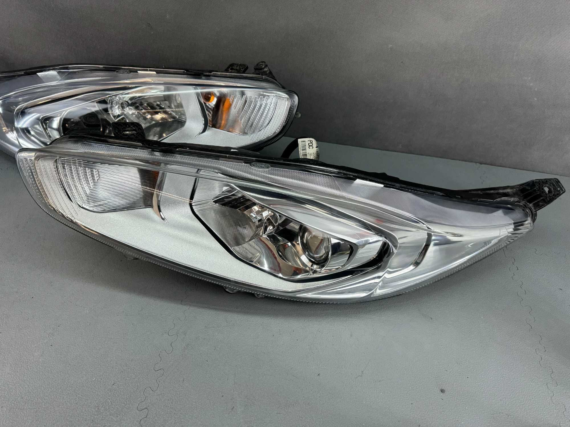 Ford Fiesta VII 7 MK7 Lift 12- Lampy Przód Przednie Lewa+Prawa EU IGŁA