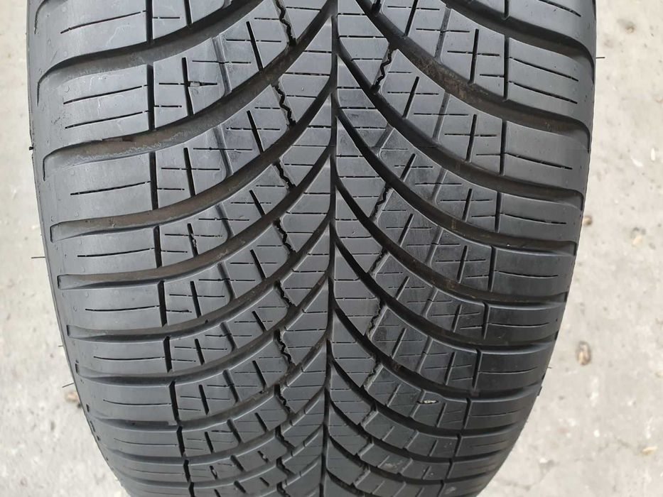 2x Goodyear Vector 4Seasons Gen 3  215/45r17  7,2mm