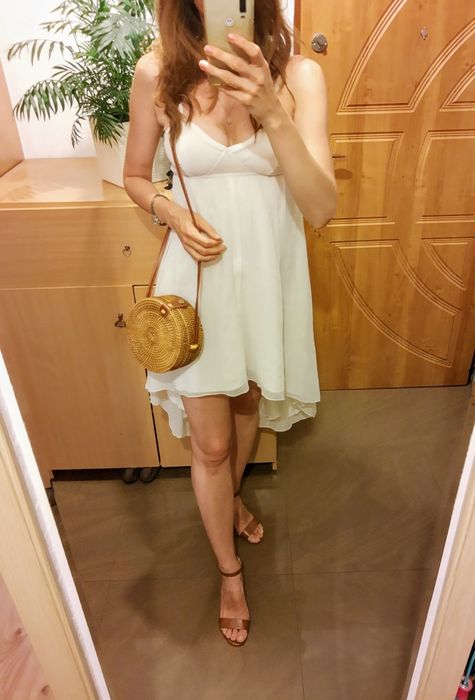 Zwiewna asymetryczna biała sukienka letnia mgiełka XS