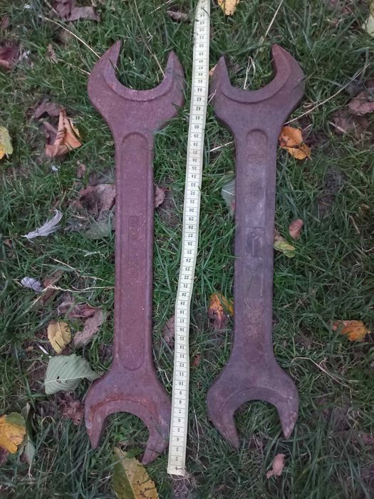 Ключ гаєчний велетенський давній