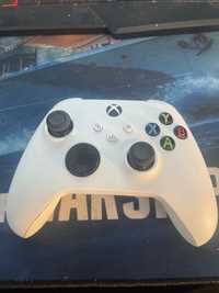 White Xbox seires s controller