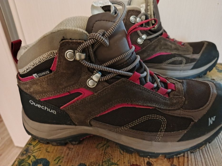 Трекинговые ботинки Qeuchua женские