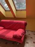 Czerwona, rozkładana sofa – wygodne spanie i efektowny design!