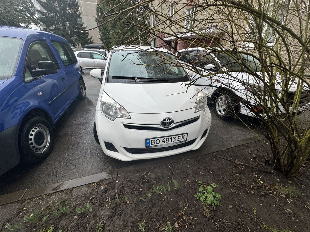 Toyota Versa S 2011 рік
