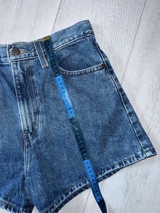 Джинсові шорти mom levis 28 розмір