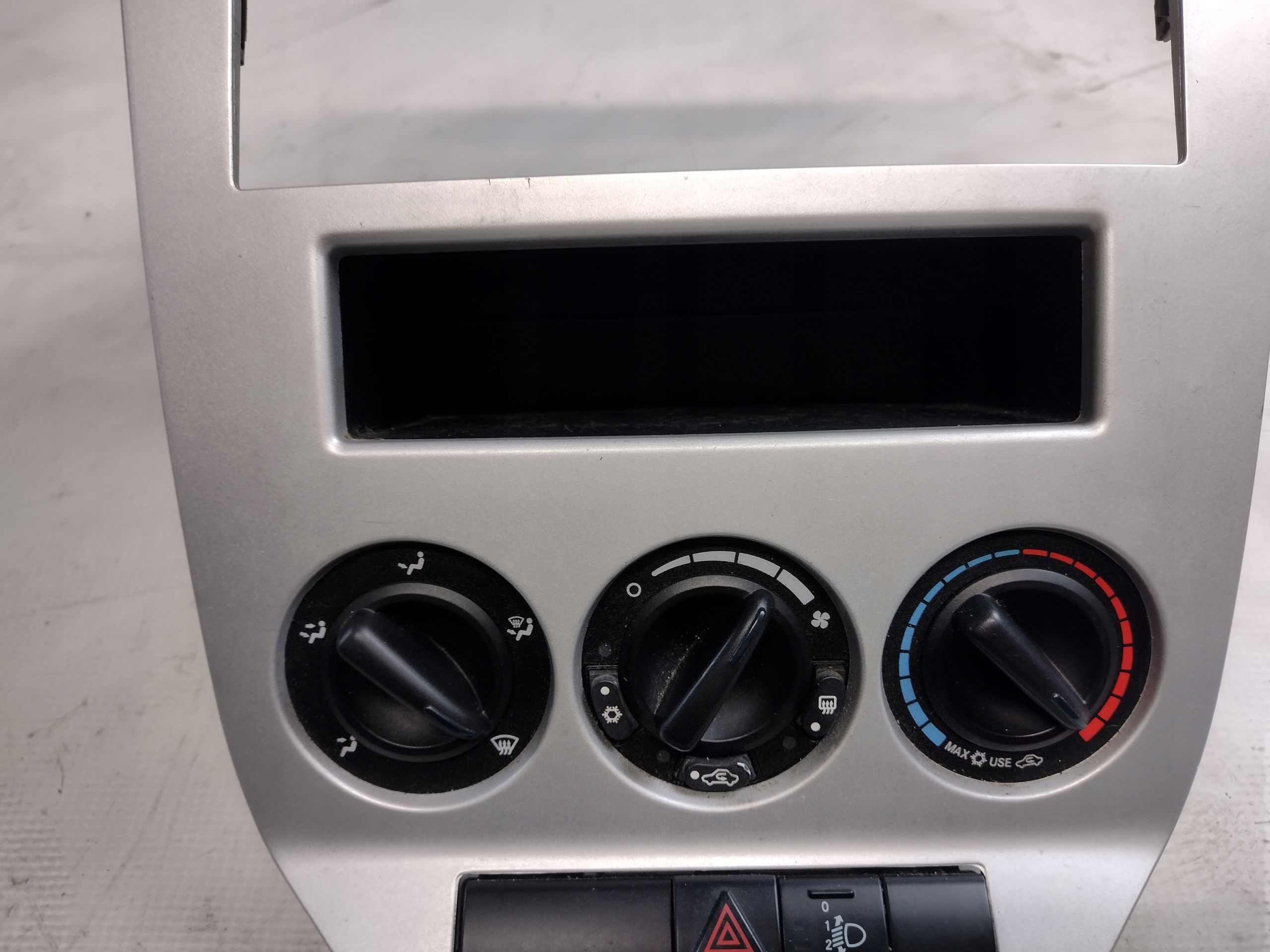 Ramka środkowa panel nawiewu kratki nawiewu Dodge Caliber