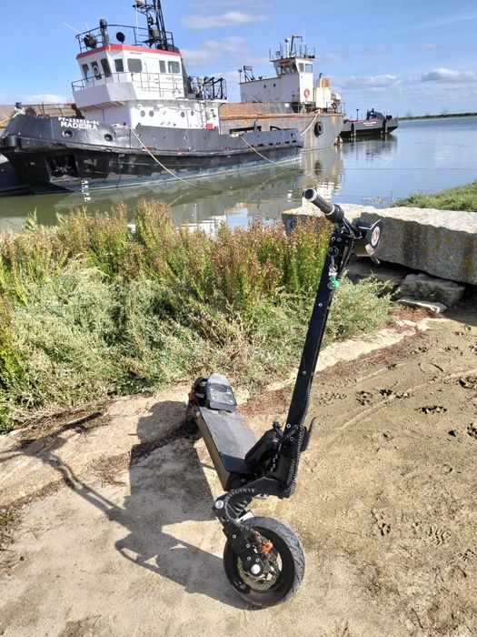 Kukirin G4 black and white