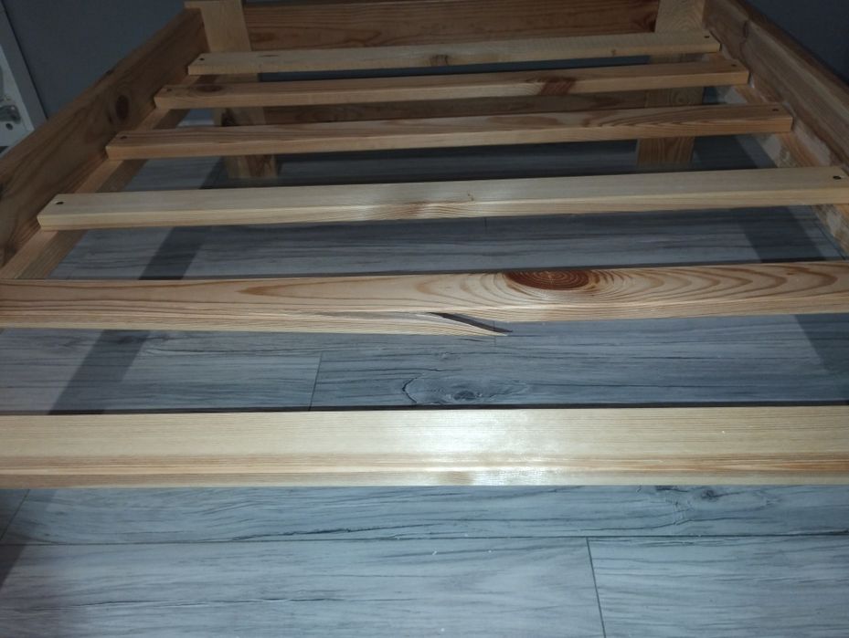 Łóżko drewniane z materacem 90x200