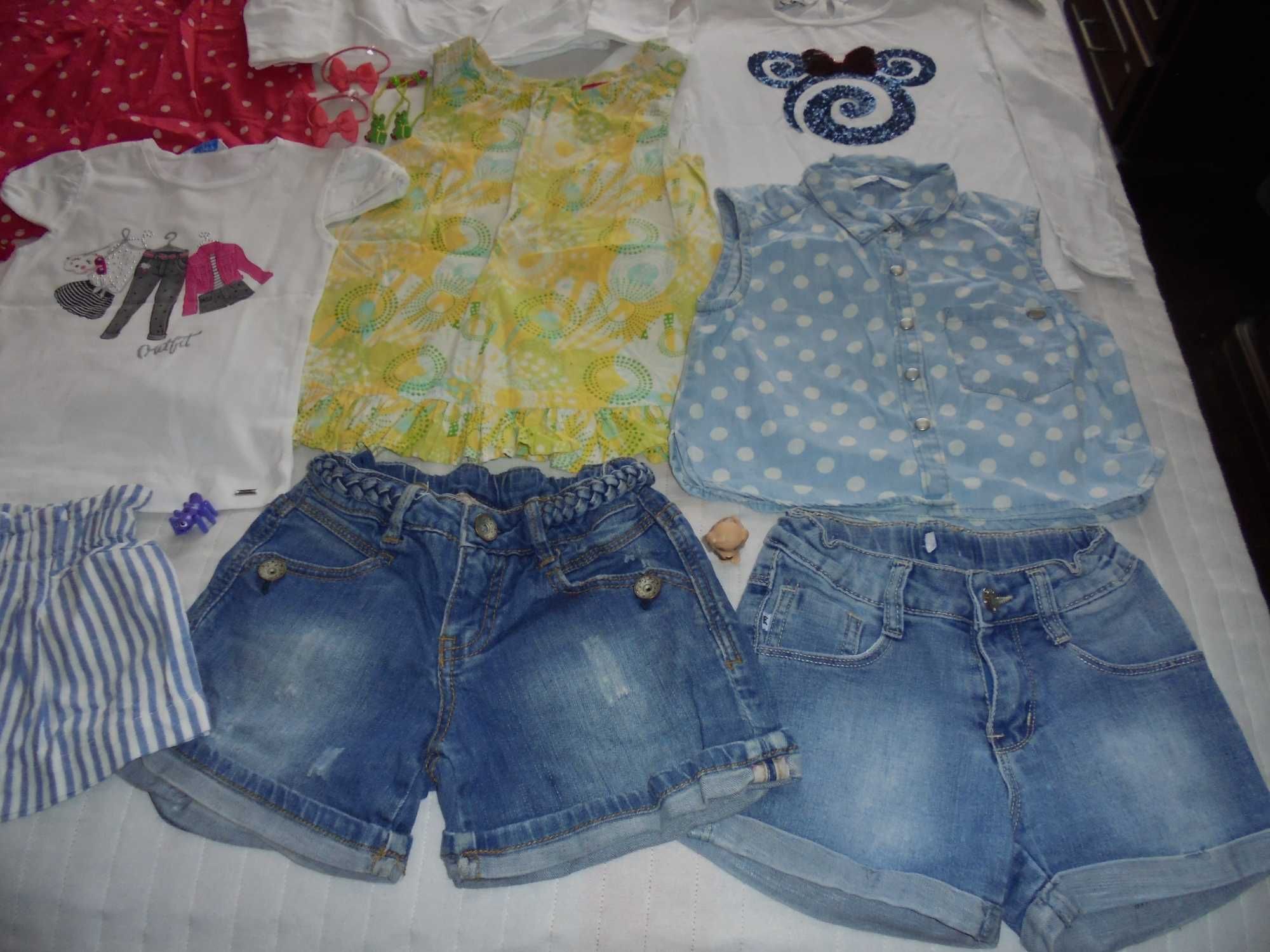 lote de roupa de menina a boneca