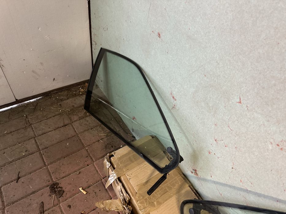 Bmw e36 coupe szyba boczna - oryginal