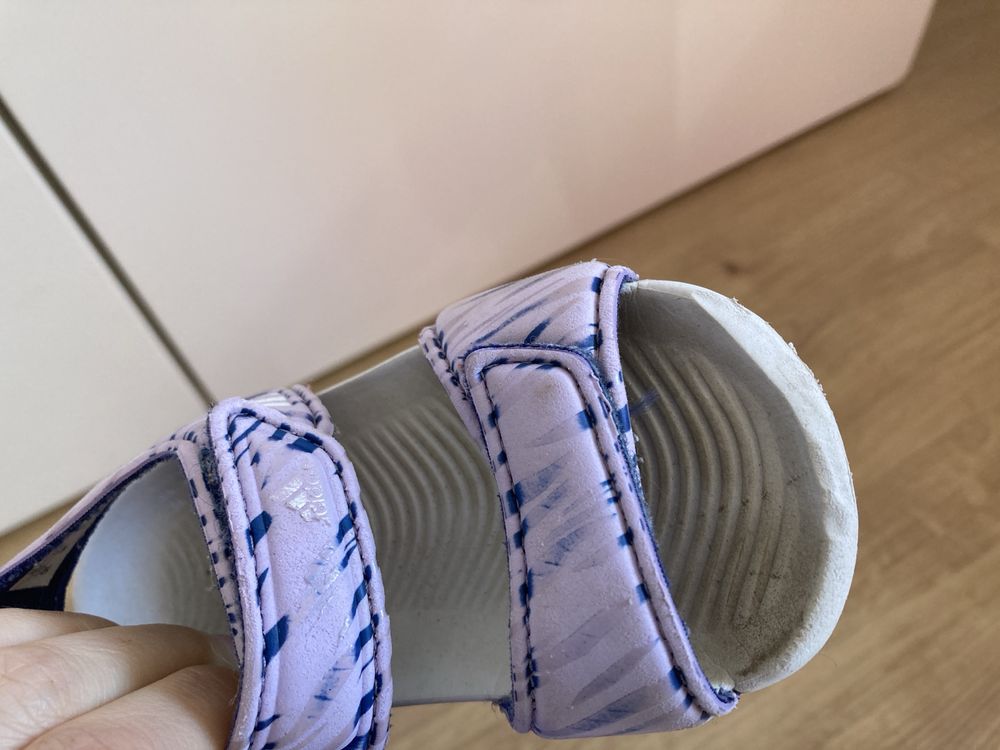 Sandały klapki dla dziewczynki r. 21 adidas i decathlon