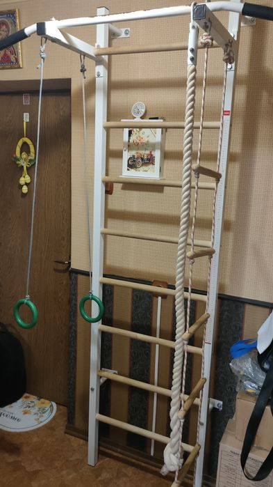 Продам дитячу  шведську стіну.
Стоїть у батьків і діти вже не користую