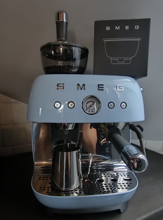 Ekspres do kawy Smeg EGF03PBEU