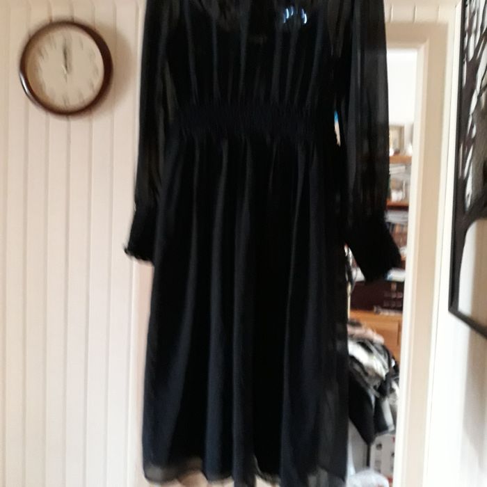 Piękna czarna sukienka