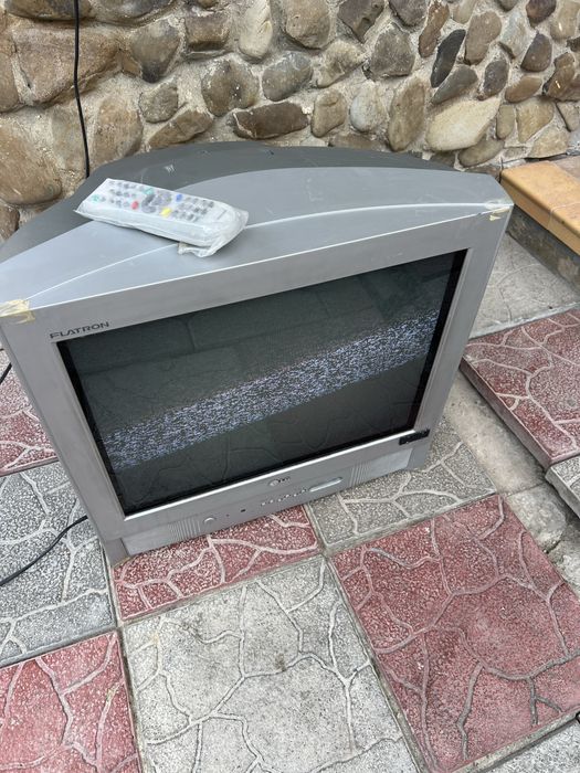 Телевізор LG  працює.