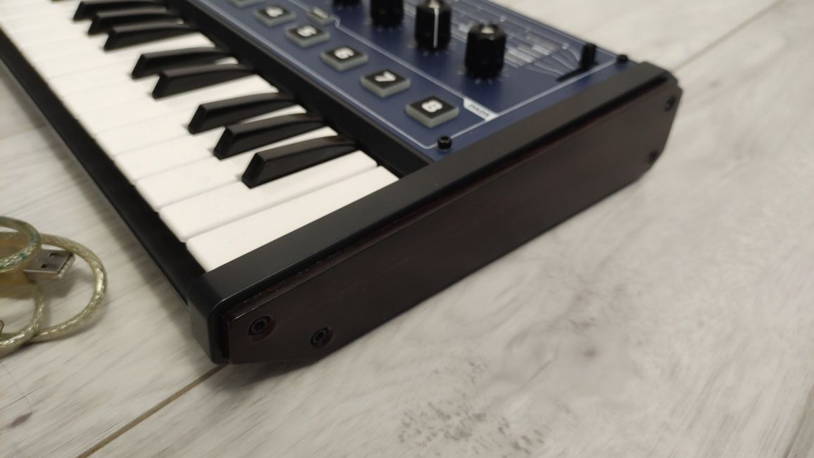 Novation Mininova + mikrofon