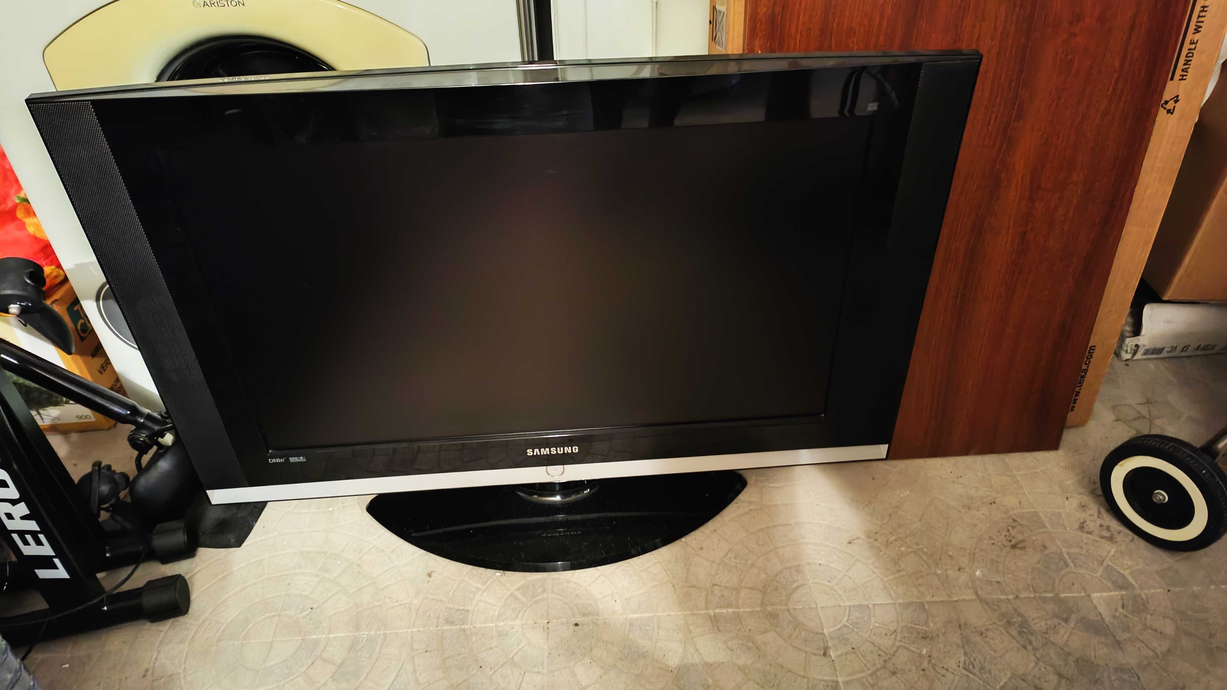 Televisor Samsung LCD  32"