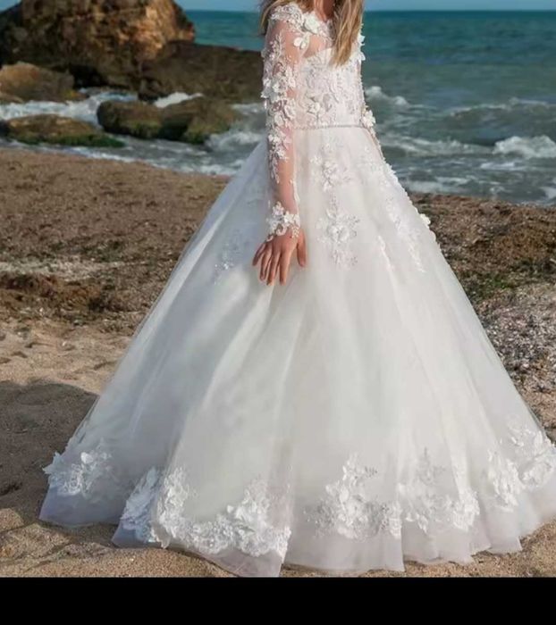 Sprzedam przepiekna suknię na wesele/urodziny/komunie rozm 146