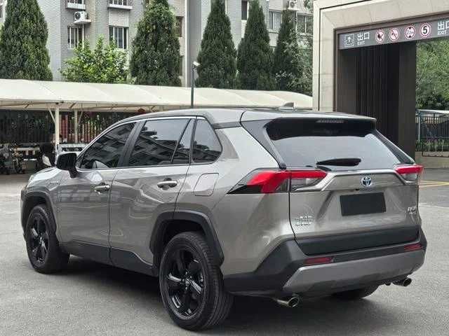 Toyota RAV4 2020 року