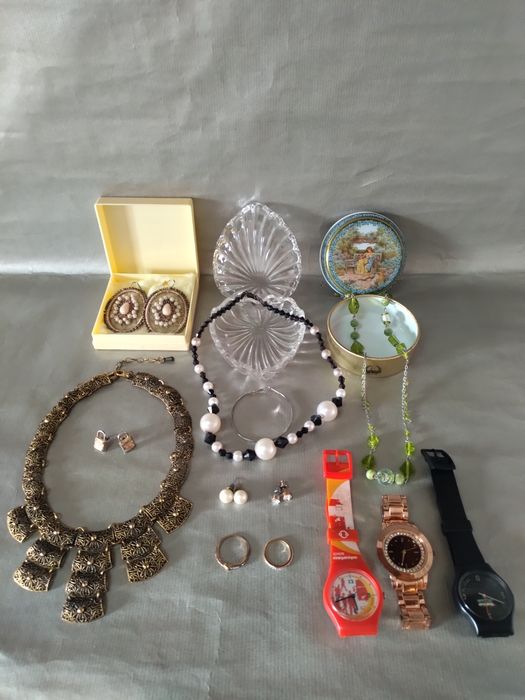 Bijuterias com oferta guarda jóias em cristal tudo 7 euros