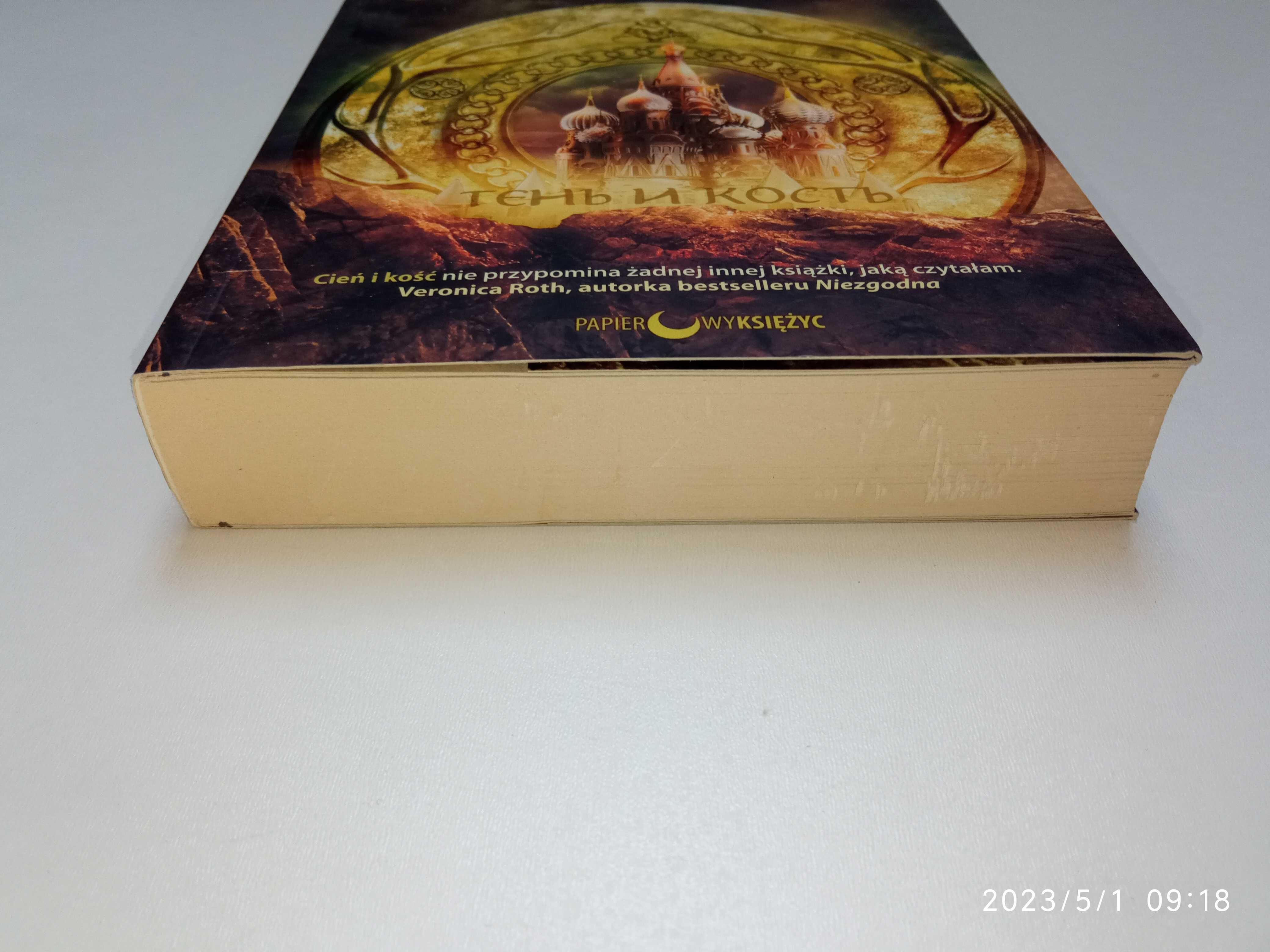 (#34) Książka Cień i Kość. Trylogia Grisza. Leigh Bardugo