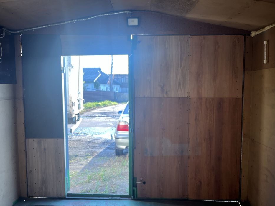 Продам гараж, без місця, самовивіз.