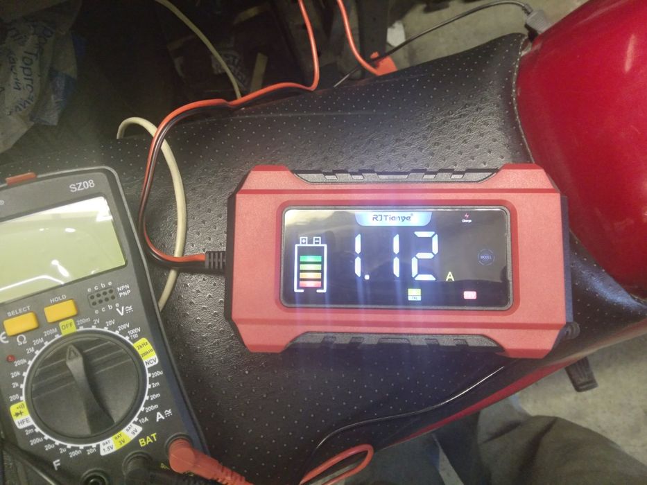 Імпульсний зарядний пристрій   6А 12 V