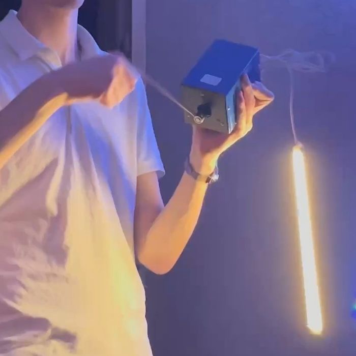 Портативний ручний динамо генератор