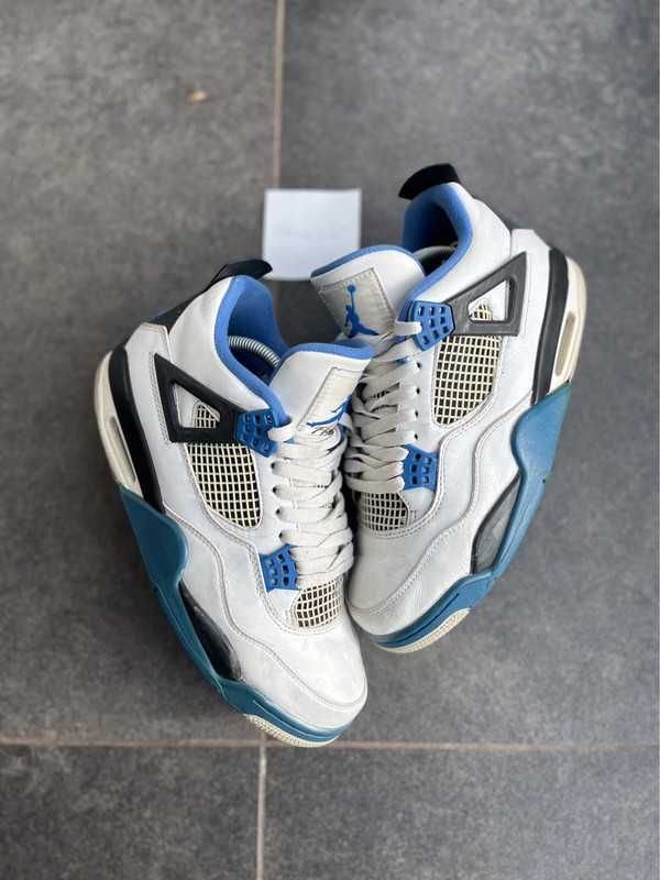 Jordan 4 Retro Motorsports R.42