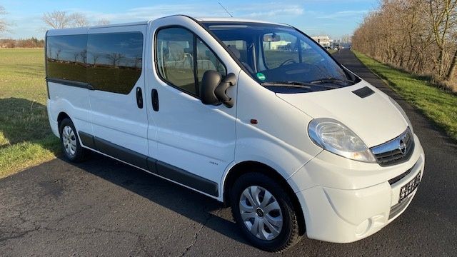 Wynajem Busa 9 osób Opel Vivaro Long