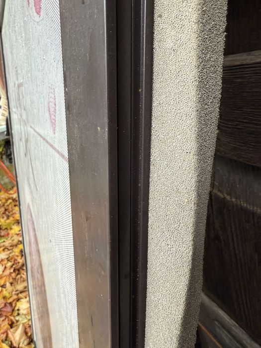 Okno aluminiowe brązowe