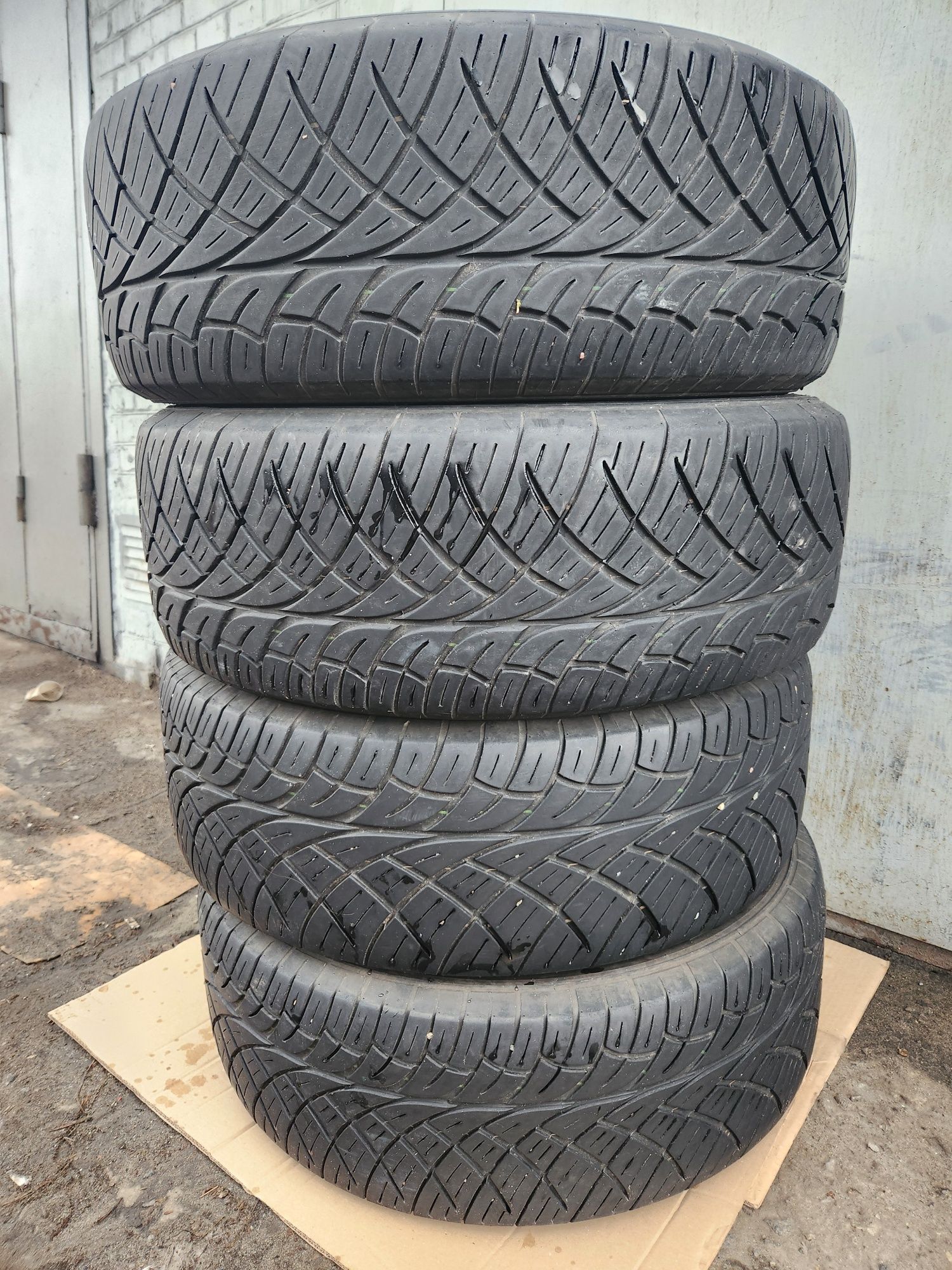 Продам літню японську резину Nitto 265/60 r18 110V в ідеальному стані