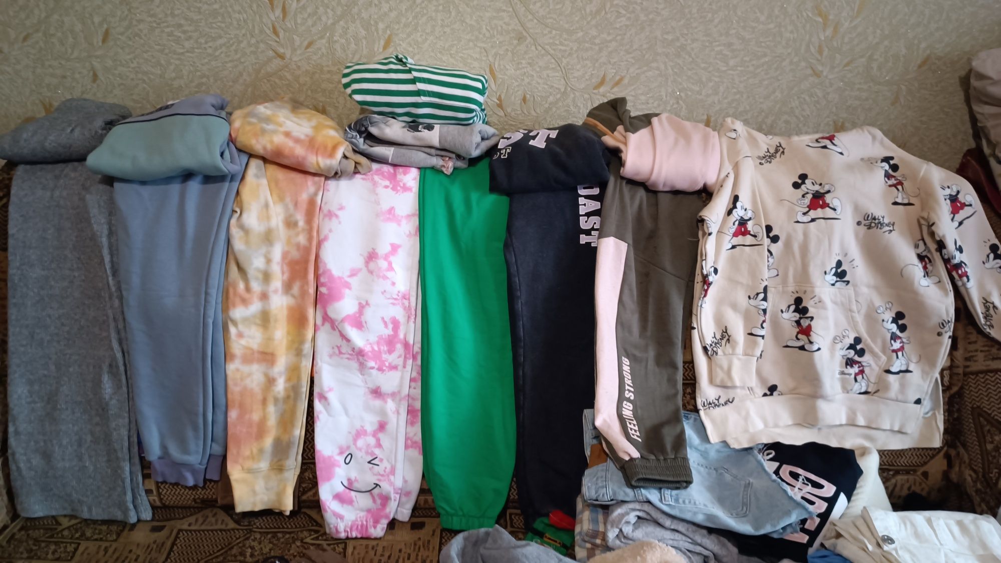 Продам вещи фирменные два пакета