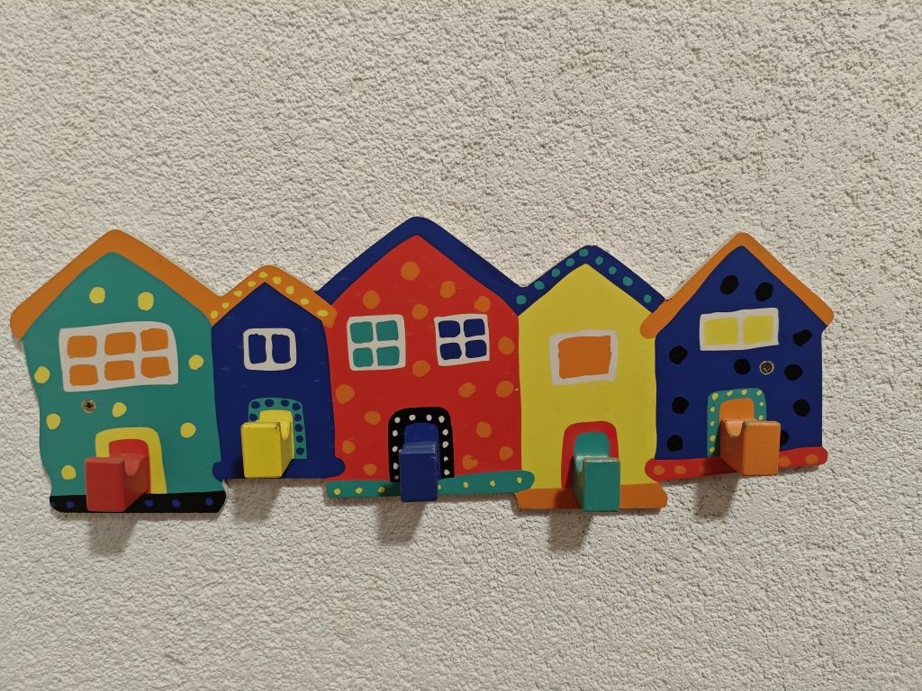 Wieszak  dziecięcy drewniany