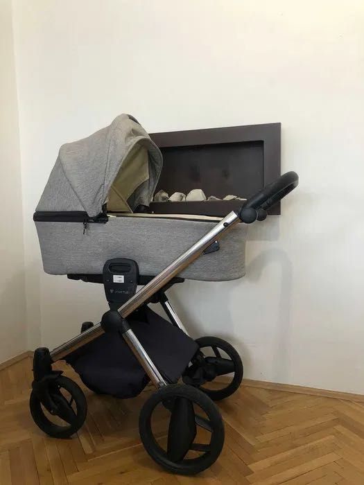 Коляска Invictus V-Plus 2 в 1 з автокріслом