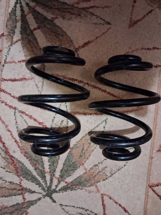 Задні пружини нові універсальні