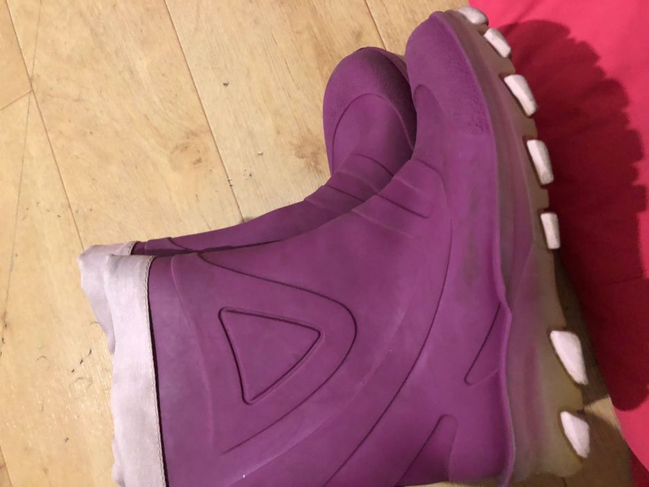 5-6 лет Штаны лыжные, сапожки резиновые. на девочку