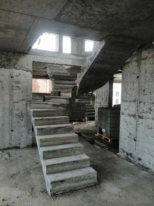 Сходи з бетону. Виготовлення та монтаж бетонних сходів