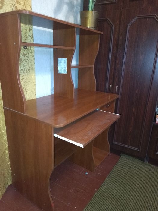 Стол письменный для школьника