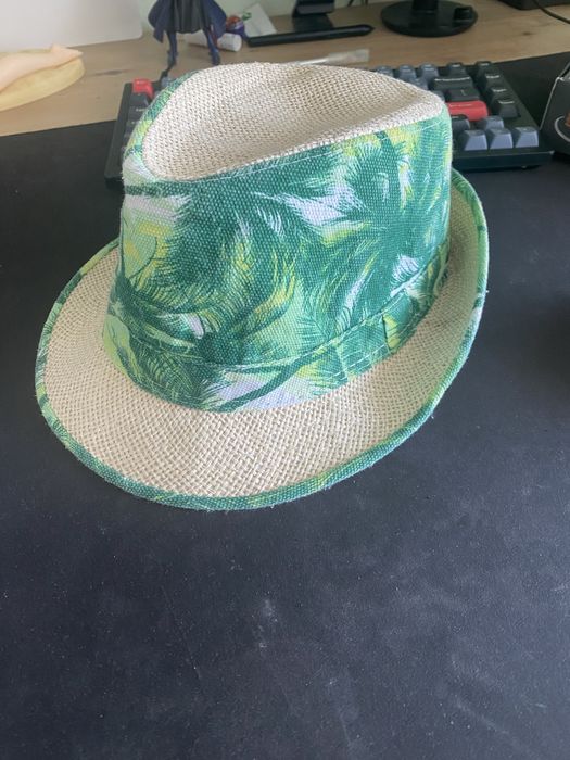 Пляжна курортна шляпа