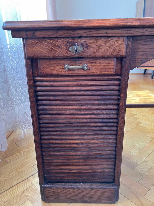 Dębowe oryginalne biurko z okresu międzywojennego W:70 cm, blat 80x50