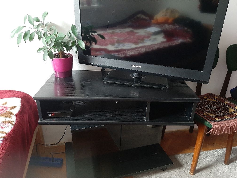 Stolik pod telewizor