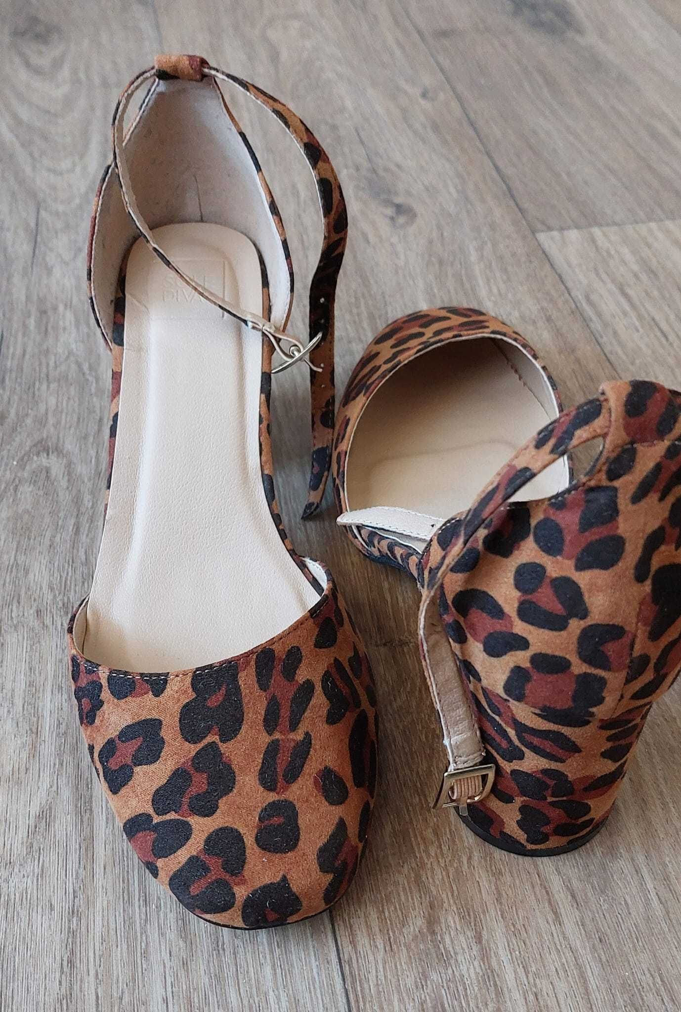 BUTY "PANTERKA" na słupku