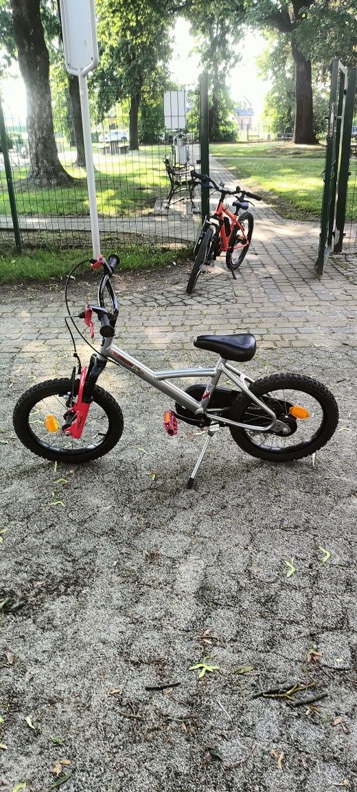 Sprzedam rowerek dziecięcy 16 cali koła b-twin  dla chłopca