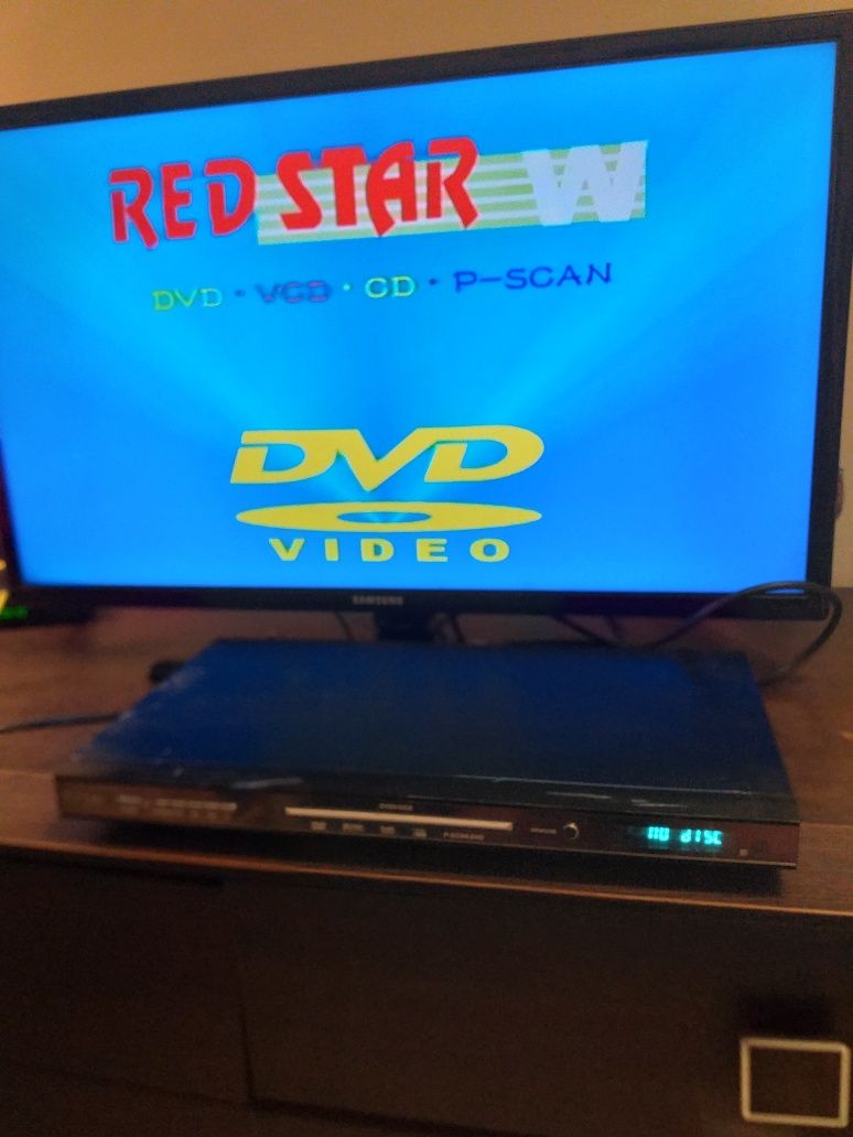 DVD Redstar z kolekcją filmów.