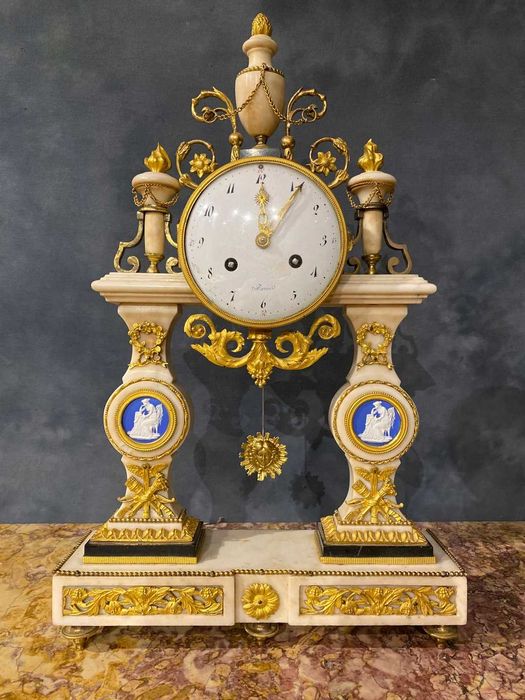 Francuski zegar kominkowy. Portyk z XVIII wieku. CUDO !