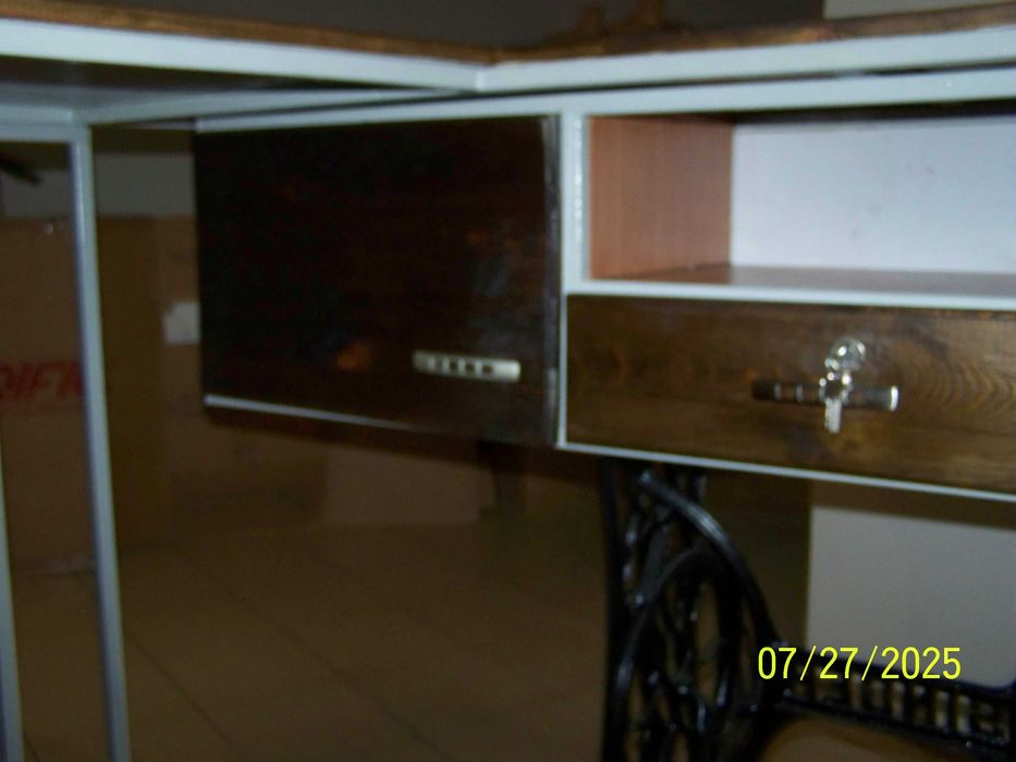 Lada narożna do sklepu, baru  lub innego lokalu ( biurko narożne)