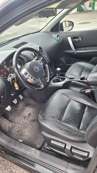 Nissan Qashqai+2 2.0 Premium 18