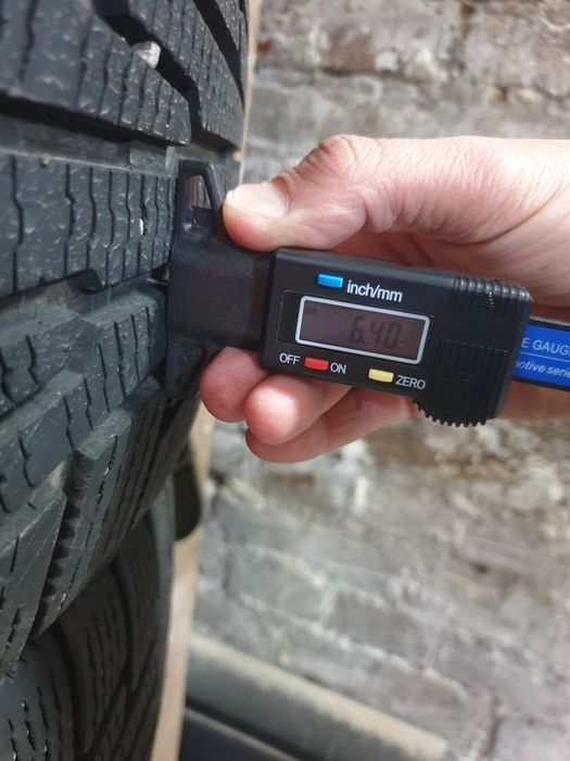 Зимова резина Nokian Nordman RS2 SUV 235/65 r17 шини